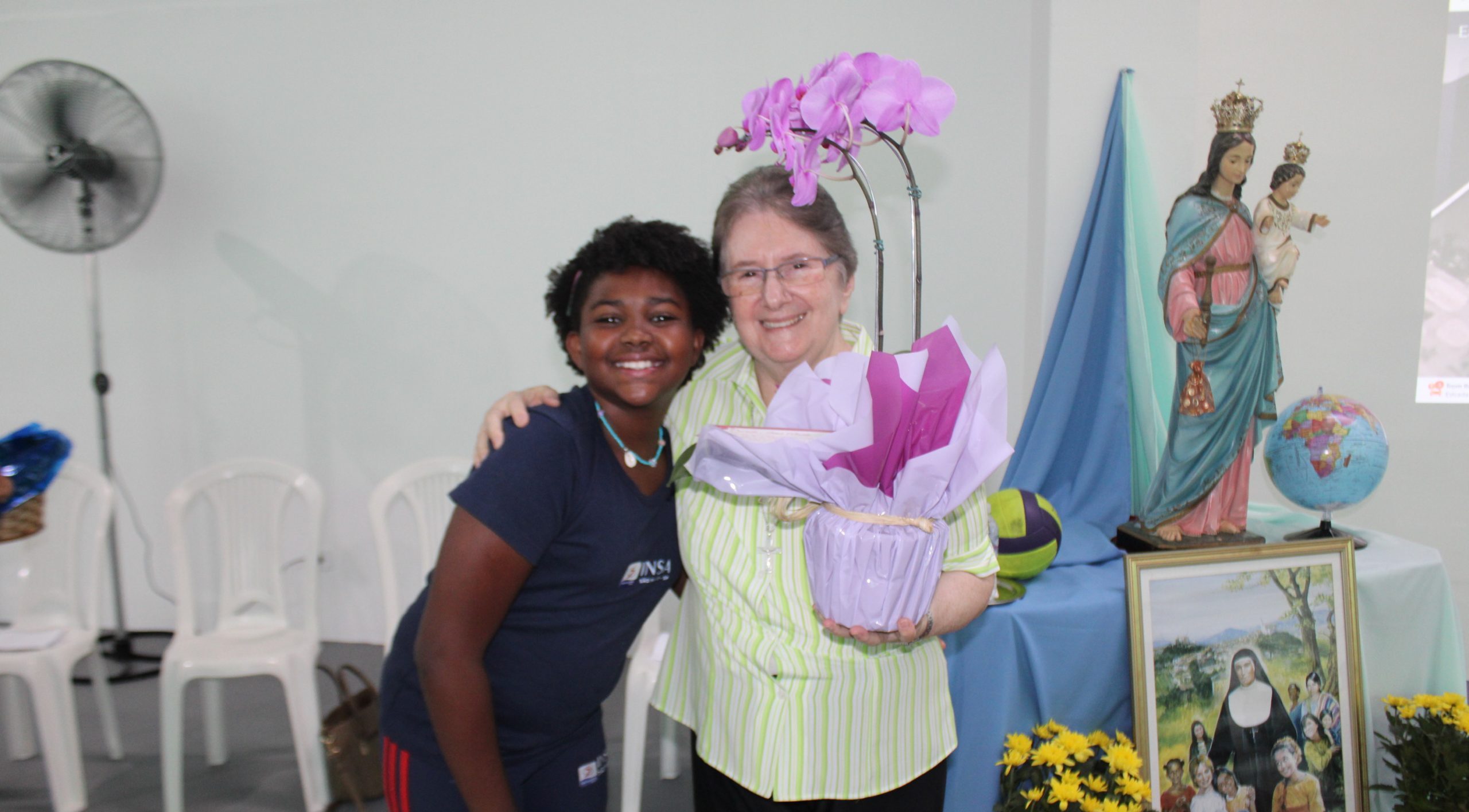 Inspetora visita o INSA-SP e inspira a comunidade educativa com palavras de fé, gratidão e missão