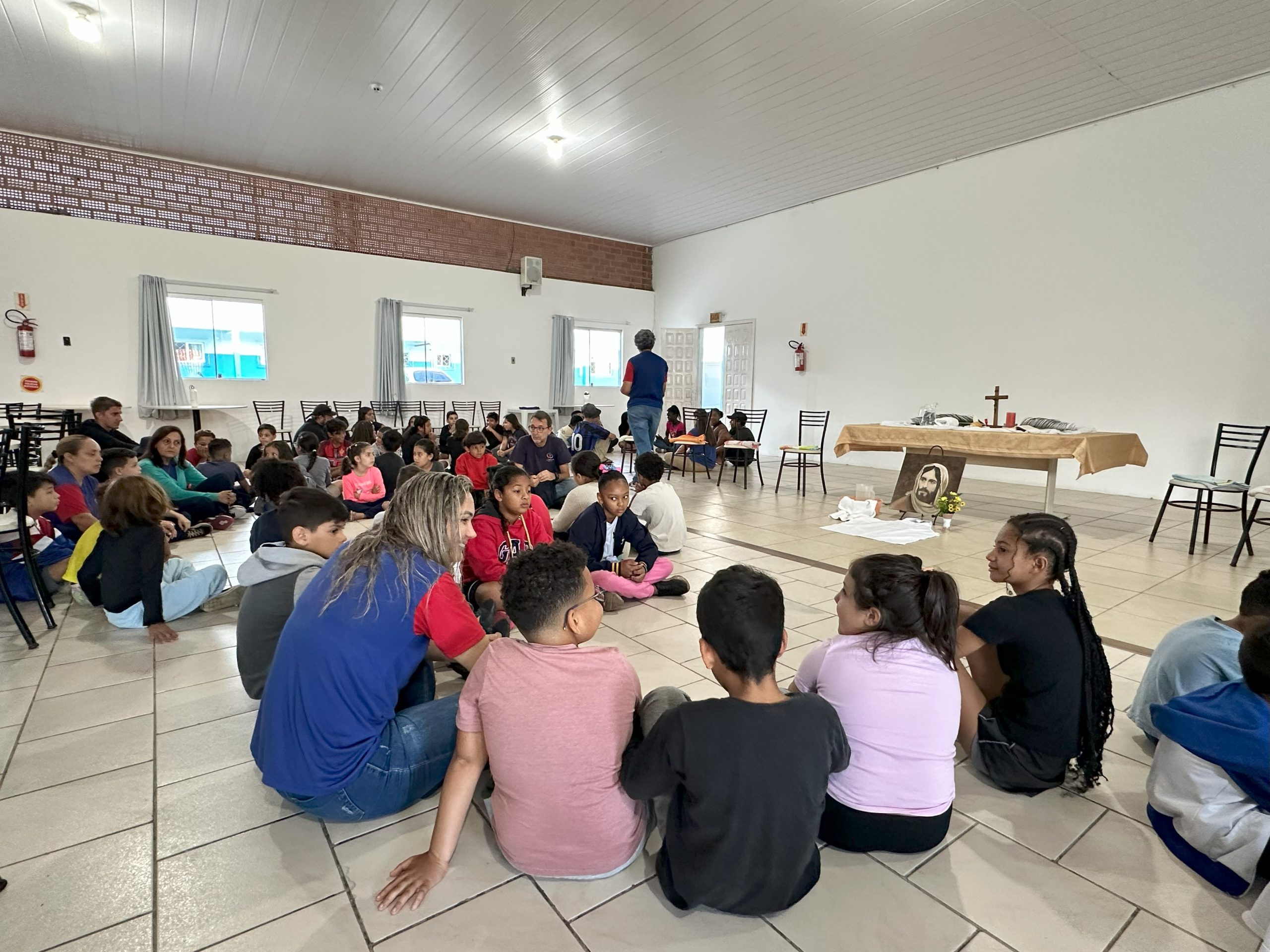Comunidade educativa do Lar Padre Jacó vive momento celebrativo do Lava-Pés