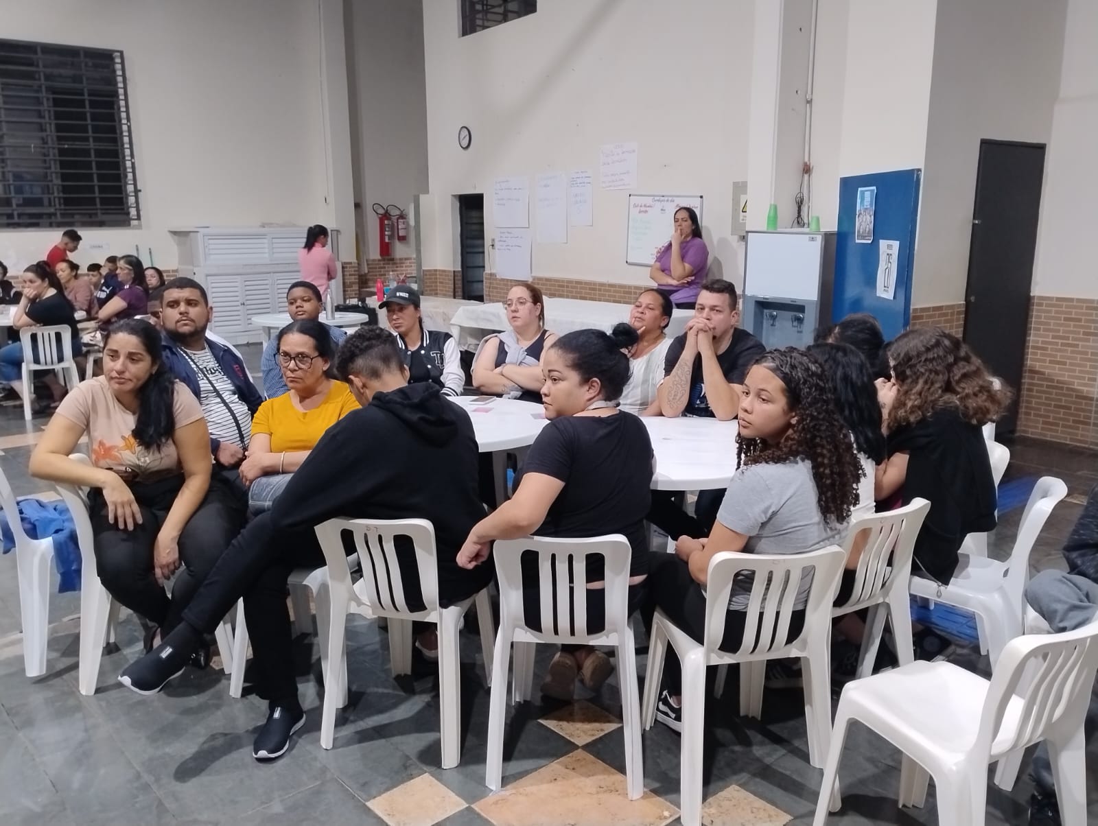 Encontro entre adolescentes e famílias abre espaço para o diálogo e reforça vínculos