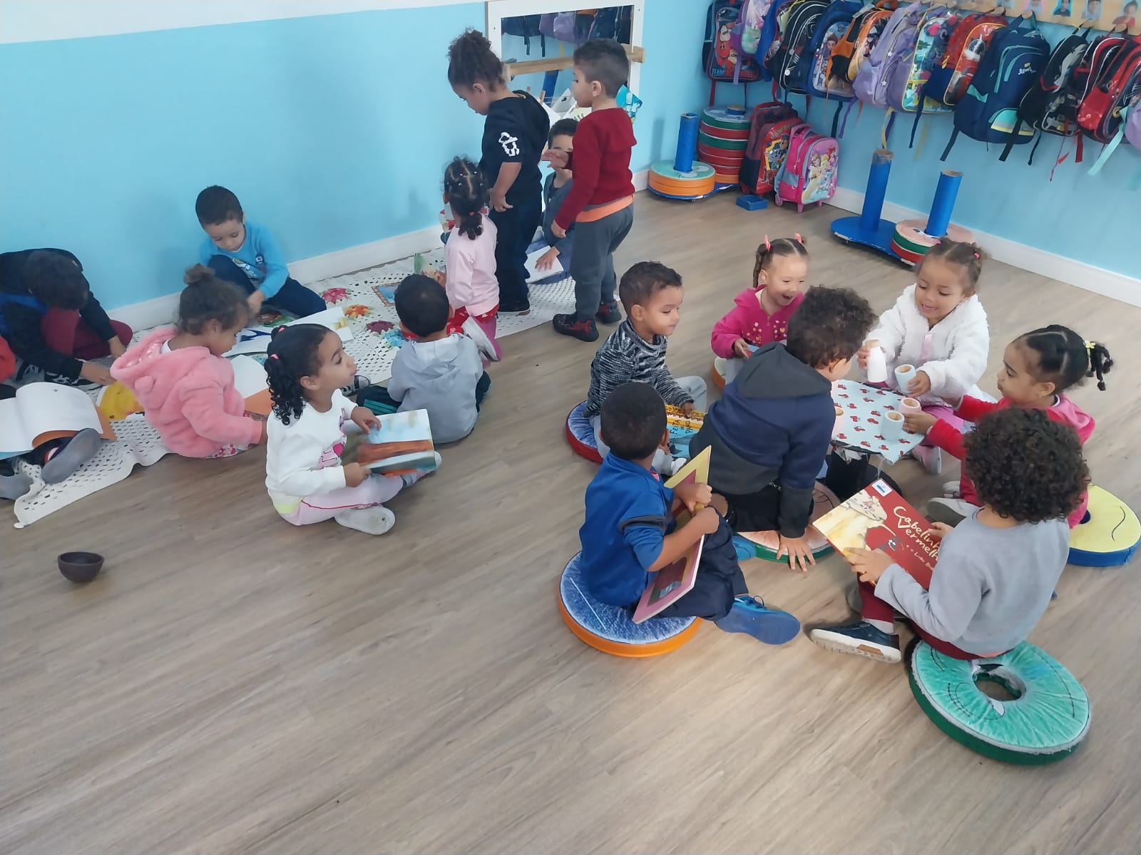 Crianças participam de “Chá da Tarde Literário” no CEI Pingo de Gente