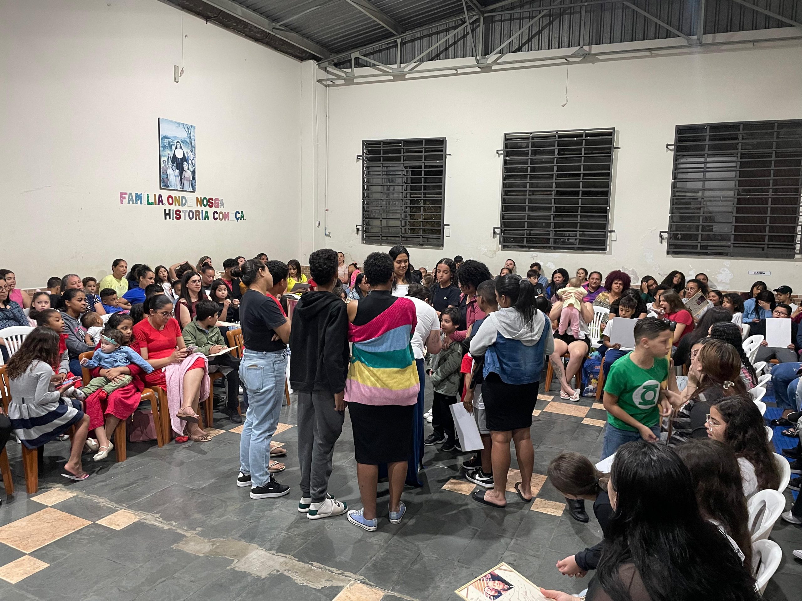 Dia da Família no SCFV CCA Santa Lúcia reúne mais de 220 participantes em noite de convivência e afeto