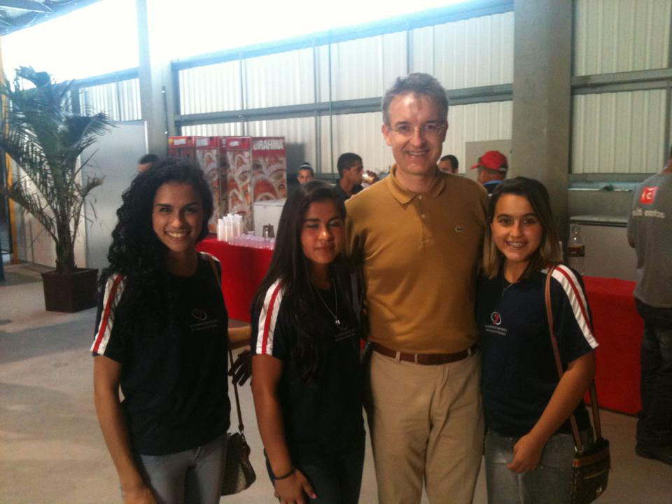 Jovens do Projeto Ser+ visitam AGC