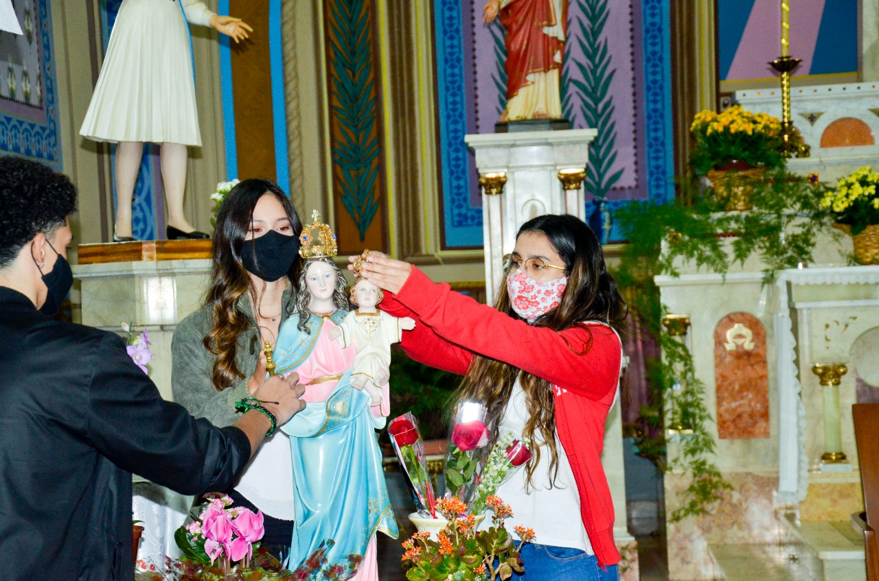 Alunos do Colégio Auxiliadora-MS celebram Corpus Christi