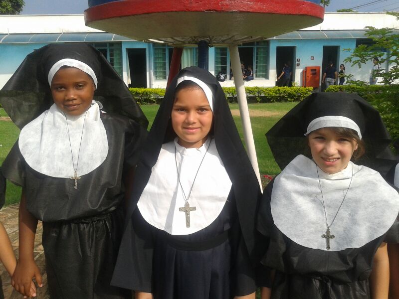 Alunos da Casa do Coração apresentam peça de teatro "A Vida de Main"