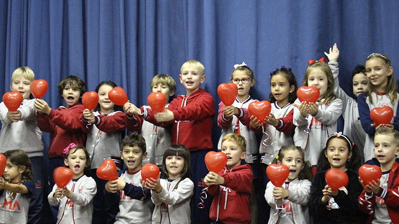 Mesmo com adiamentos, Instituto Maria Auxiliadora realiza grande homenagem às mães