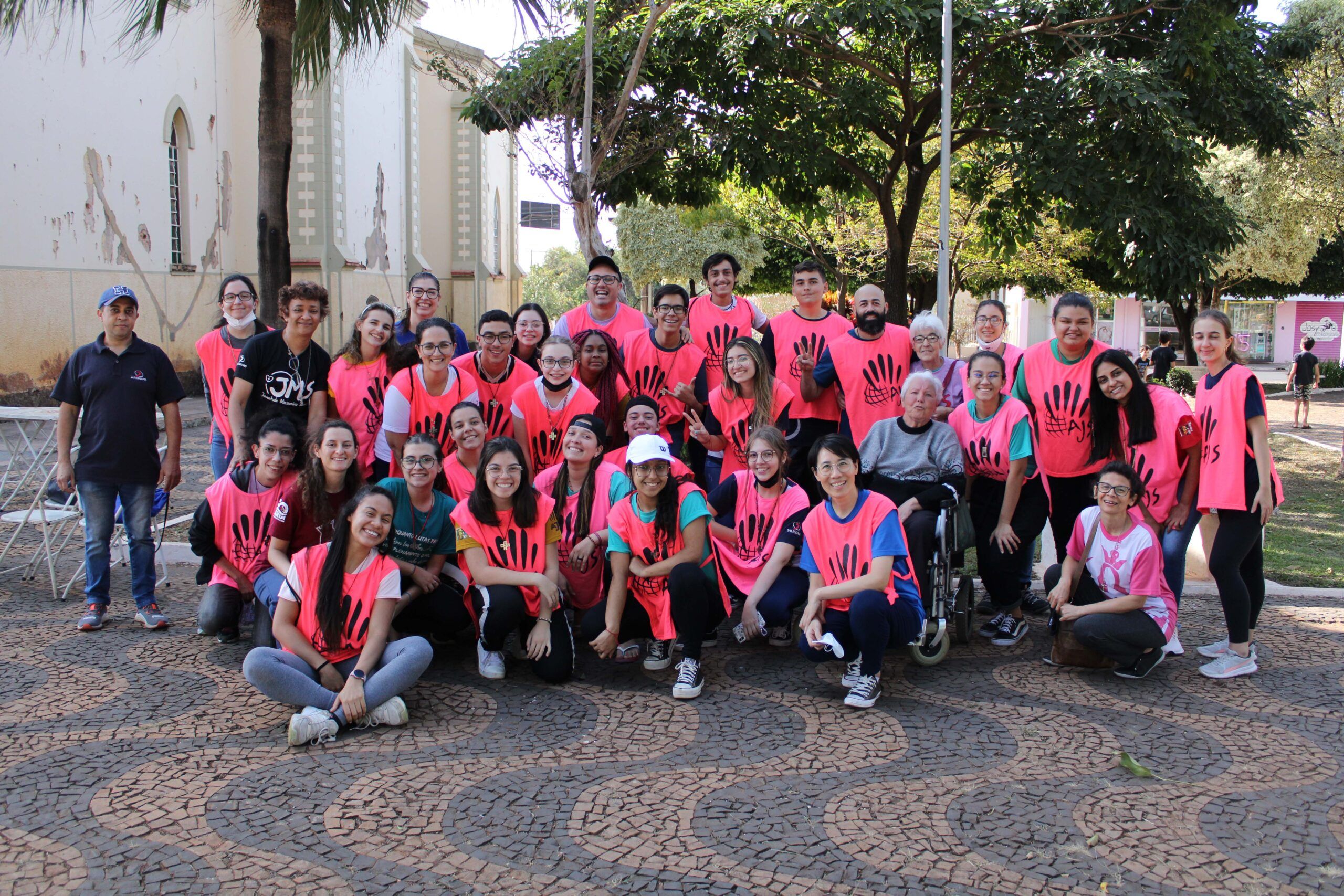 Paróquia Santo Antônio, de Tambaú, recebe missionários do Colégio Auxiliadora