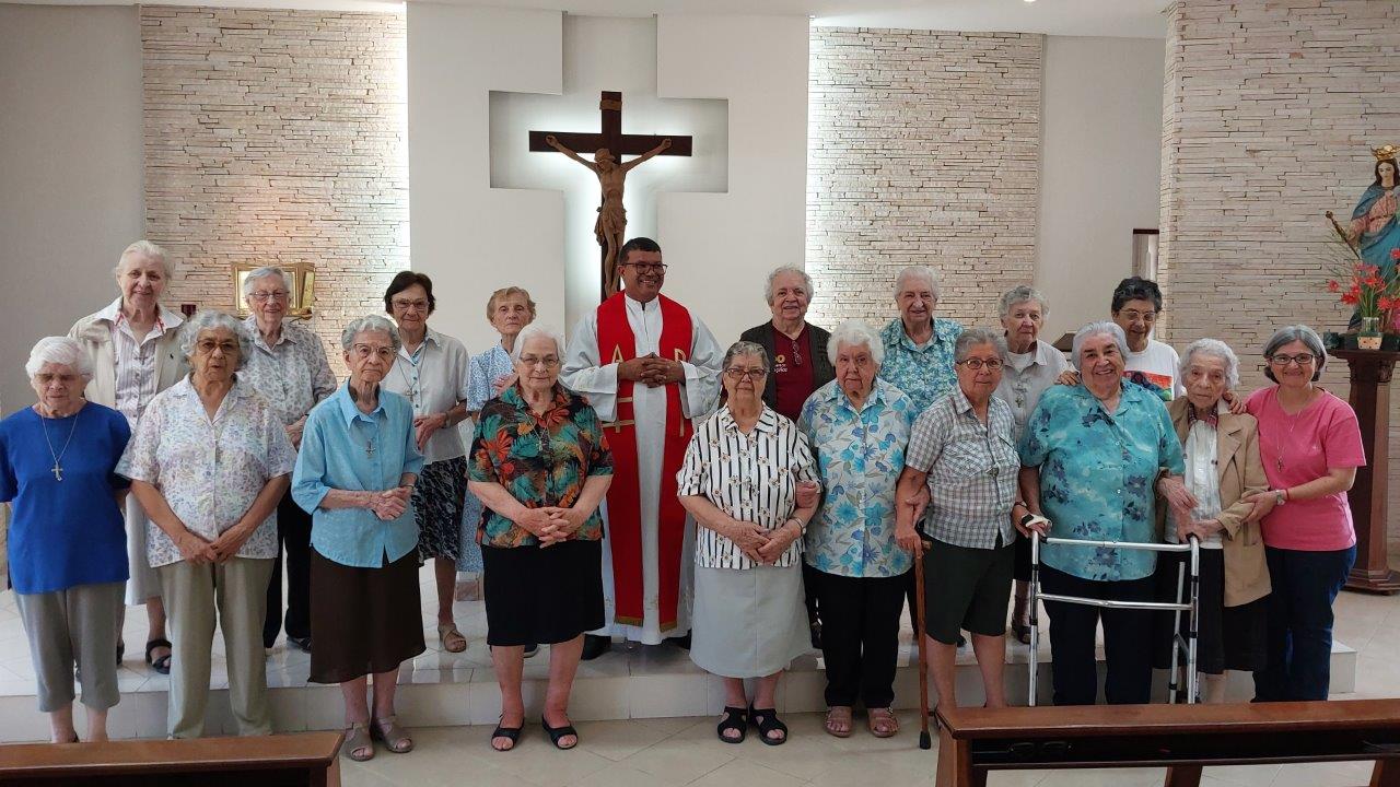 Irmãs da Terceira Idade participam de retiro anual para fortalecer a fé e a conexão com Deus