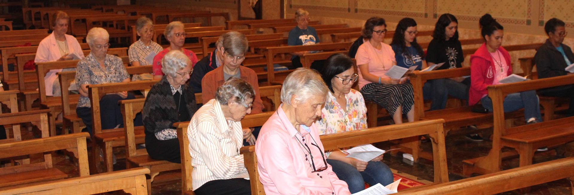 Comunidade se reúne e prepara o Natal com a celebração do Akathistos