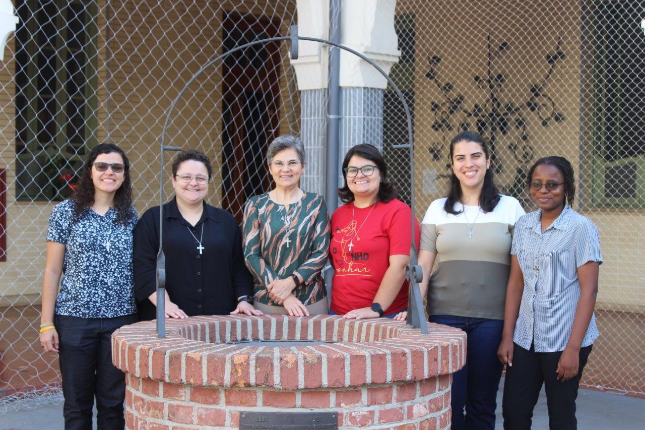 Junioristas e Diretoras participam de encontro organizado e animado pela Conselheira Geral para a Formação