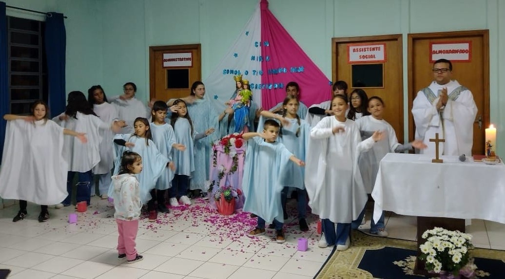 Comunidade Educativa de Guarapuava realiza Coroação de Nossa Senhora Auxiliadora